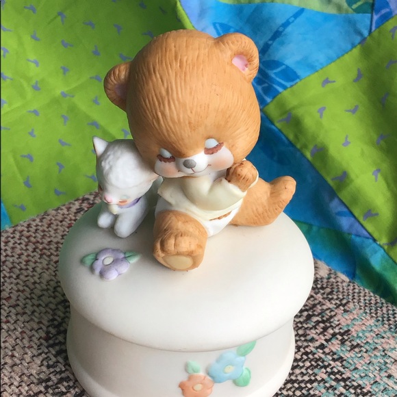 Beary Cute Keeper Porcelain baby Trinket Box - Picture 1 of 8